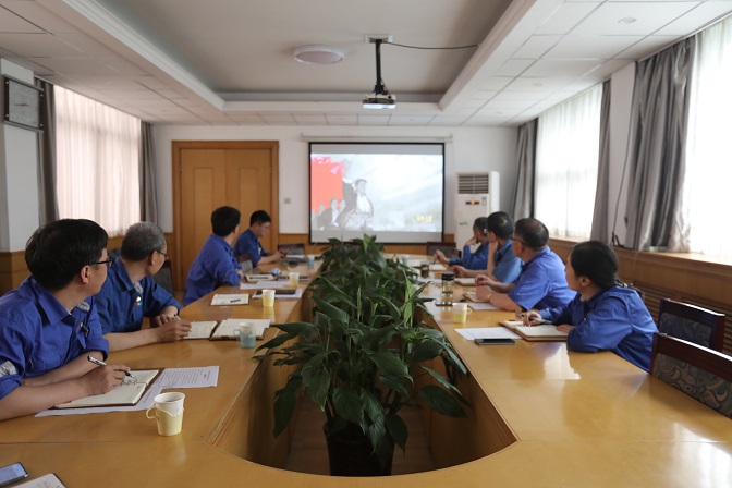 安彩朗朗讀書處，夏木蔭蔭正可人——安彩高科舉辦首期黨史學(xué)習(xí)教育專題讀書班