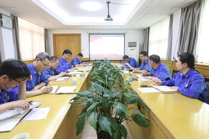 安彩朗朗讀書(shū)處，夏木蔭蔭正可人——安彩高科舉辦首期黨史學(xué)習(xí)教育專(zhuān)題讀書(shū)班