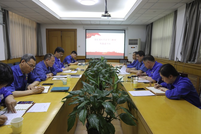 安彩朗朗讀書(shū)處，夏木蔭蔭正可人——安彩高科舉辦首期黨史學(xué)習(xí)教育專(zhuān)題讀書(shū)班