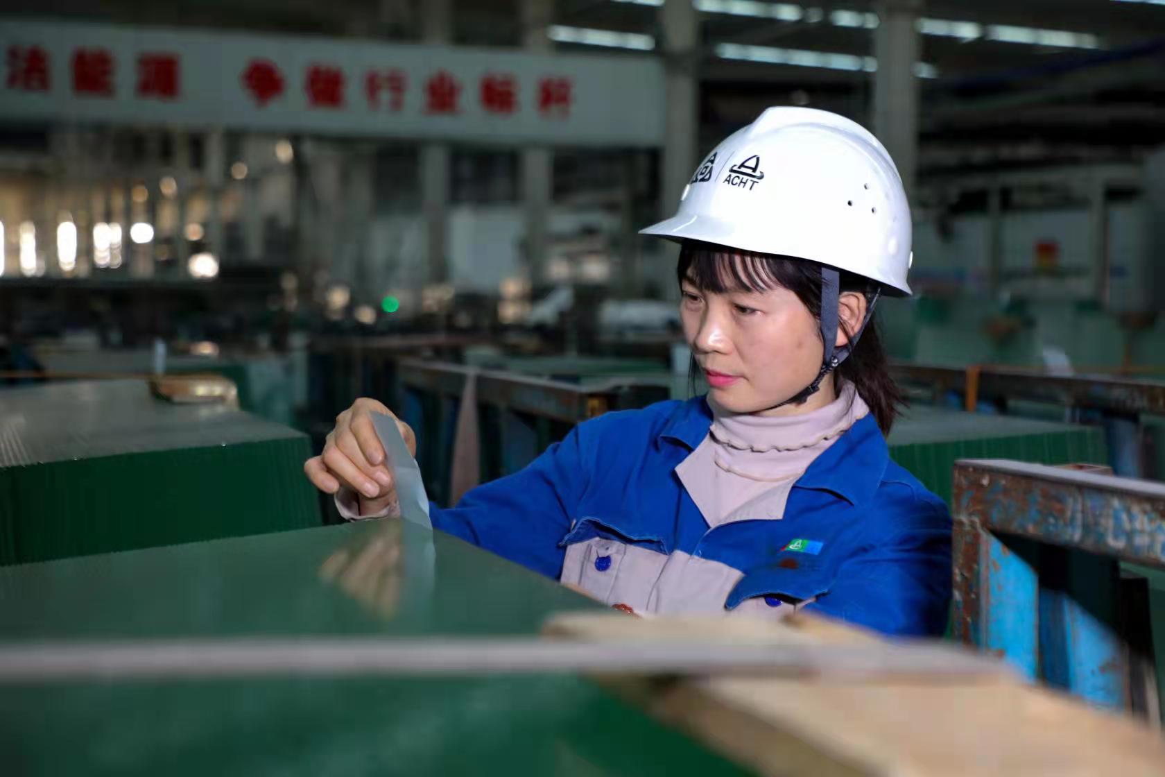 安彩“她”力量|牛愛(ài)芳:獨(dú)一無(wú)二的芳華