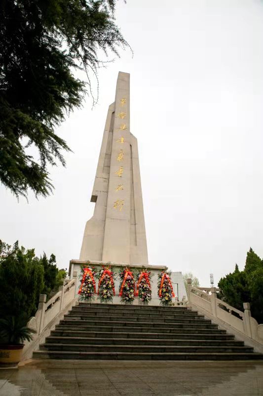 疏雨洗清明 芳菲祭英烈—— 安彩高科開展“學(xué)黨史、祭英烈、傳精神”主題活動(dòng)