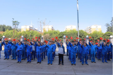 凝心聚力謀發(fā)展，砥礪奮進向未來——許昌安彩舉行國慶升國旗儀式